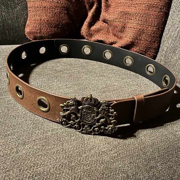 Rare Ladies Levi’s Strauss Belt w Coat Of Arms Buckle XL - Picture 2 of 7